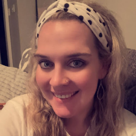 Meet your Posher, Nicole - Picture 1 of 1